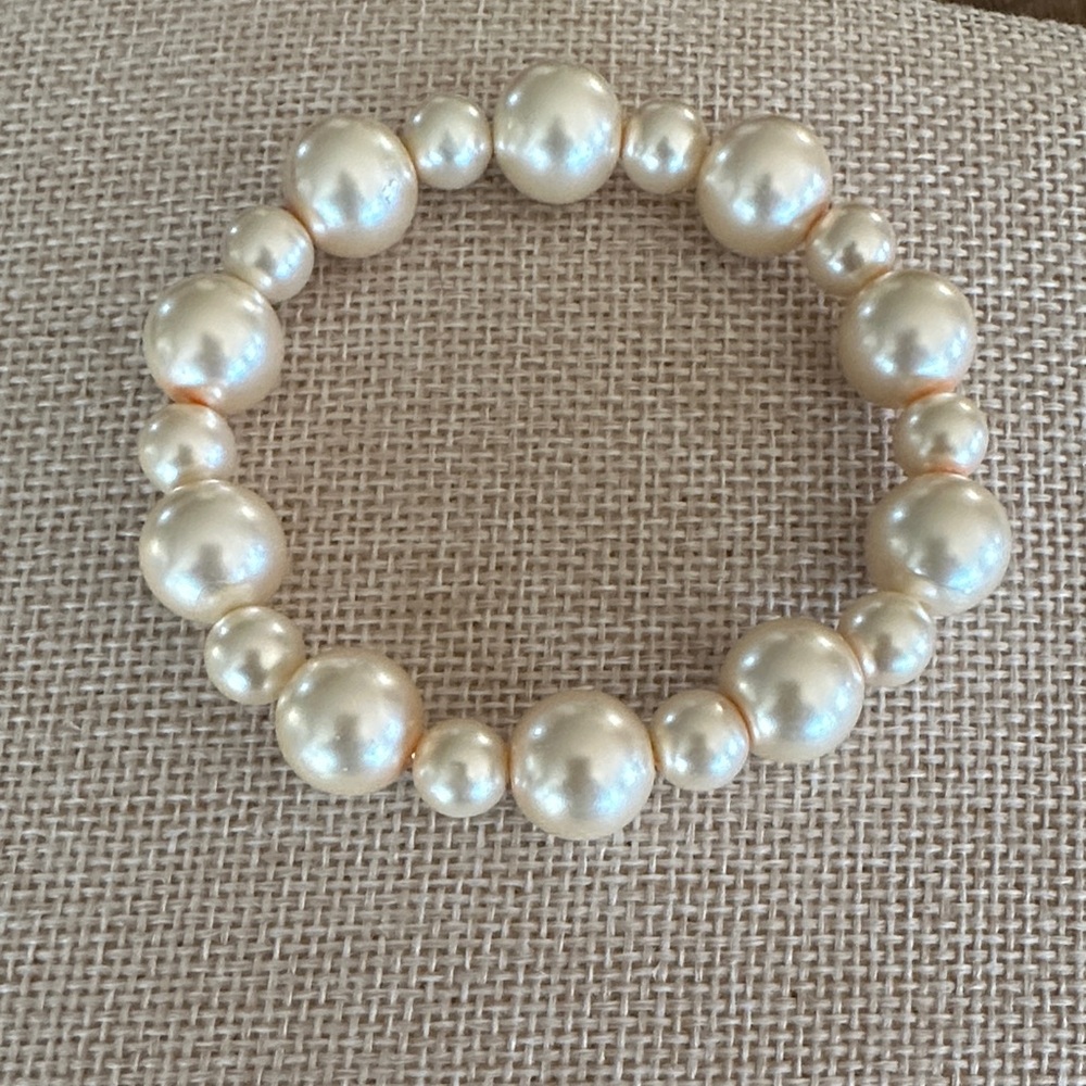 Elegant Untested  Pearl Beaded Bracelet